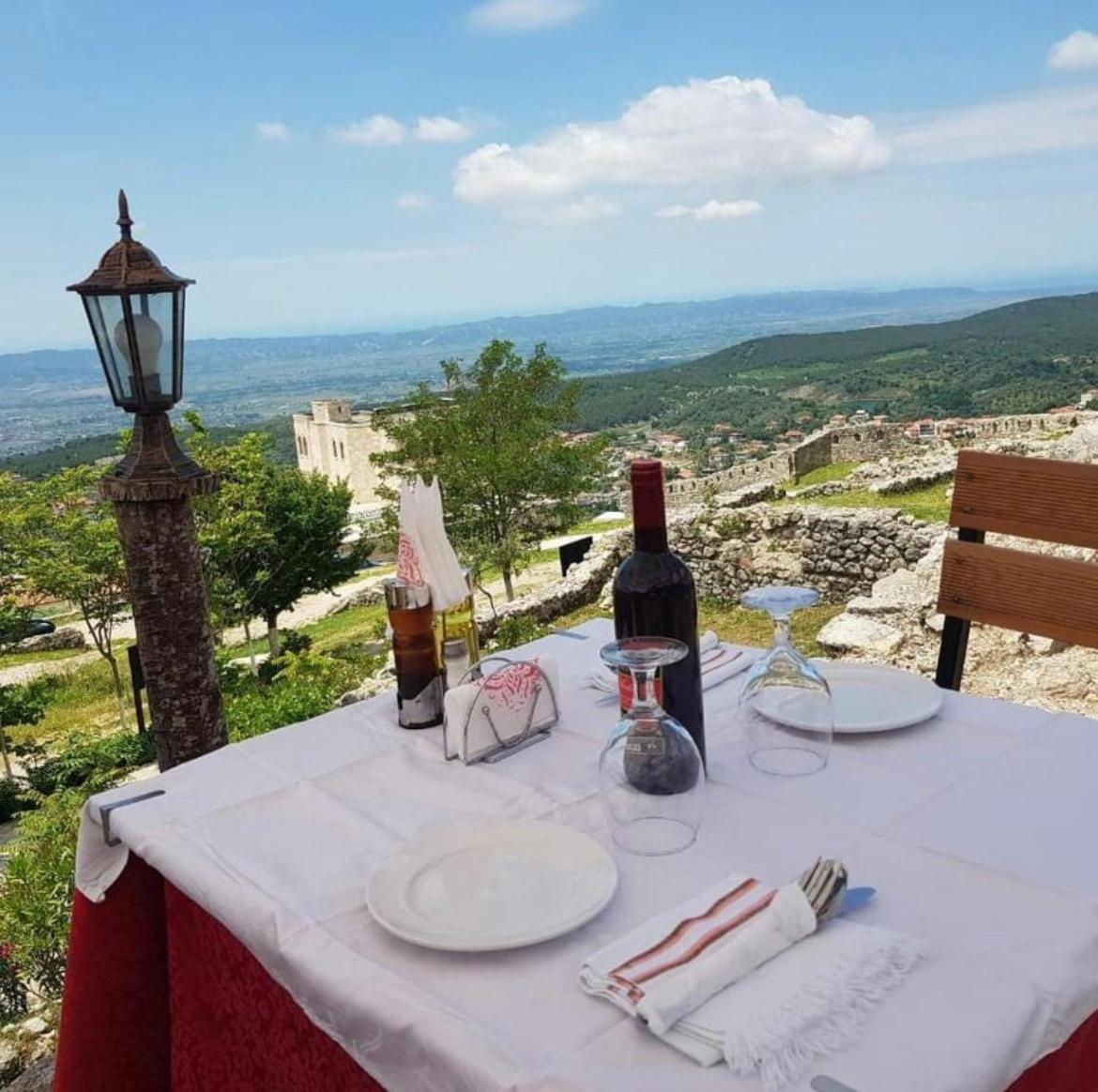 Rooms Emiliano Castle Of Kruja Exterior foto